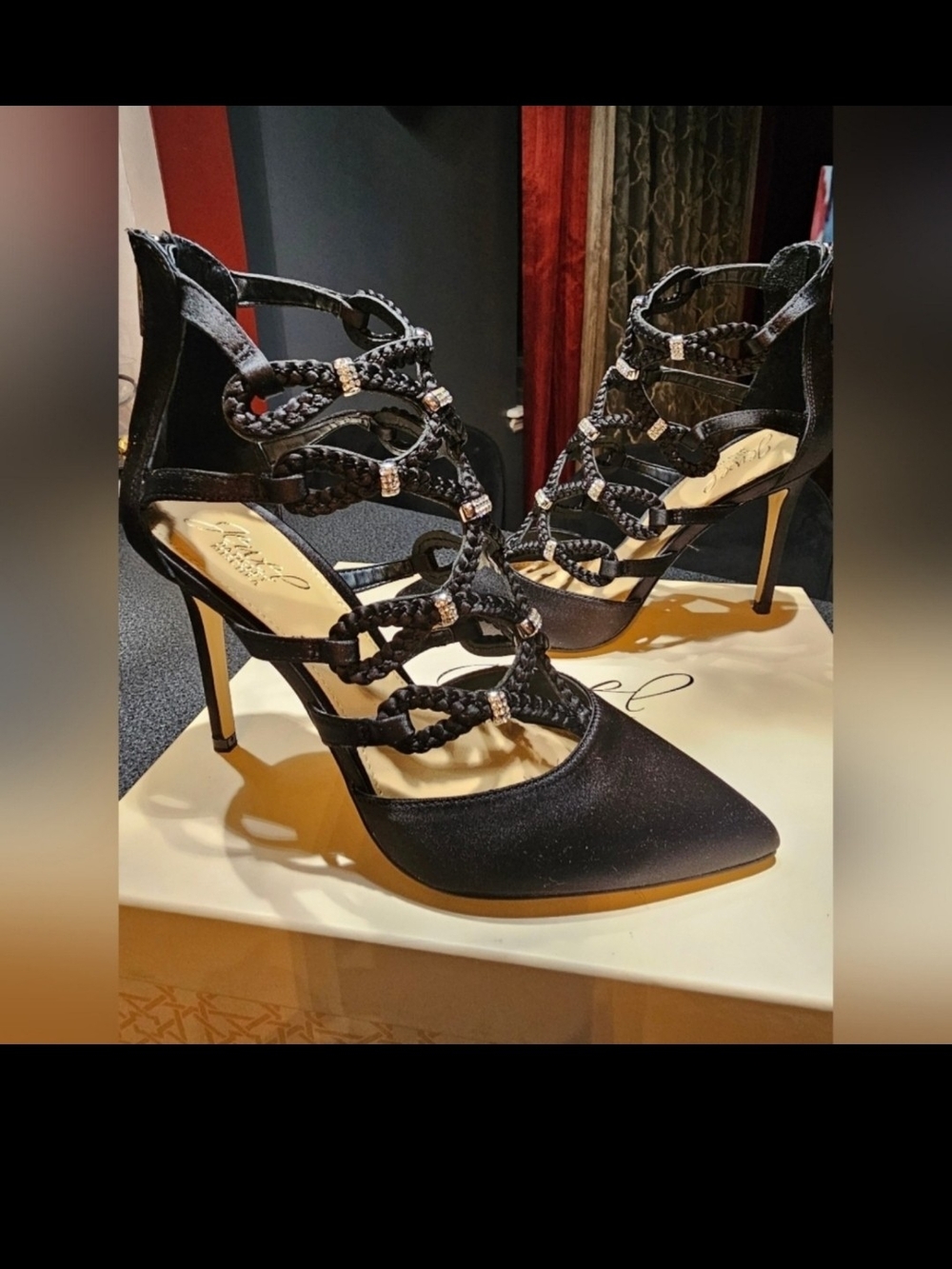 Bradley Mischka Jewel Women's shoes/heels US 7,5 worn once Great Condition Black